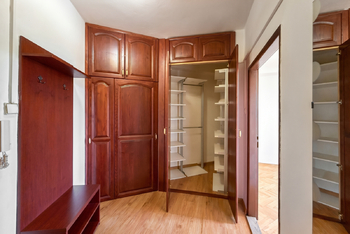 Předsíň se šatnou - Pronájem bytu 1+kk v osobním vlastnictví 34 m², Praha 9 - Libeň