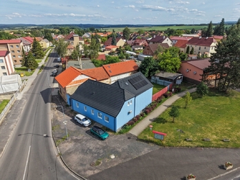 Prodej domu 304 m², Vroutek