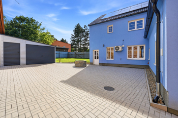 Prodej domu 304 m², Vroutek