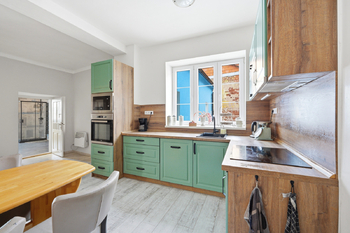 Prodej domu 304 m², Vroutek