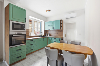 Prodej domu 304 m², Vroutek
