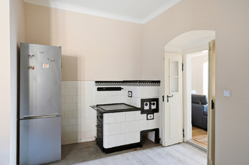 Prodej domu 304 m², Vroutek