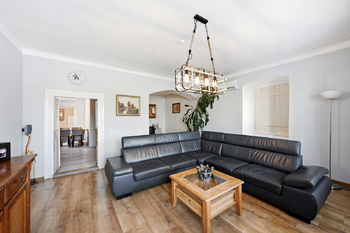 Prodej domu 304 m², Vroutek