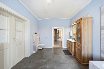 Prodej domu 304 m², Vroutek