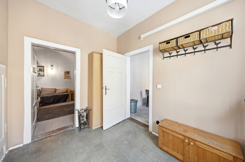 Prodej domu 304 m², Vroutek