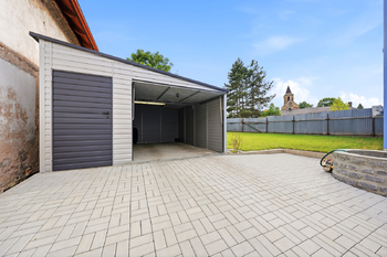 Prodej domu 304 m², Vroutek