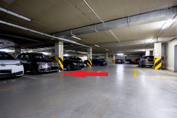 Garážové stání  - Prodej bytu 3+kk v osobním vlastnictví 83 m², Praha 10 - Vinohrady