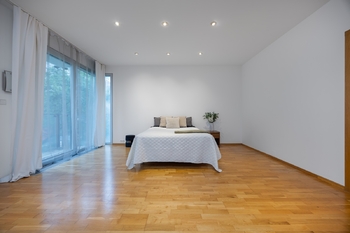 Ložnice v "patře" bytu - Prodej bytu 3+kk v osobním vlastnictví 83 m², Praha 10 - Vinohrady
