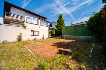 Zahrada s tenisovým kurtem - Prodej domu 412 m², Doksy