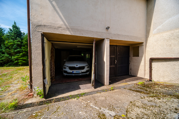 2 kryté parkovací stání - Prodej domu 412 m², Doksy