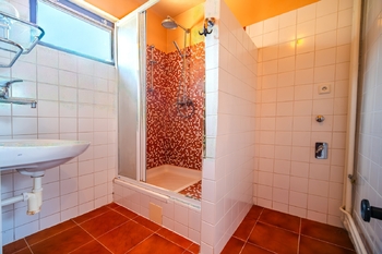 Koupelna 1 - Prodej domu 412 m², Doksy