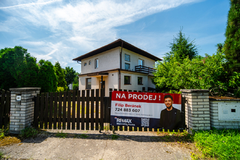 Pohled z ulice - Prodej domu 412 m², Doksy