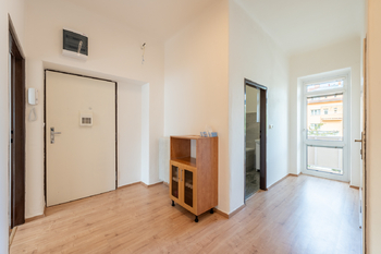 vstupní prostor a chodba - Pronájem bytu 2+1 v osobním vlastnictví 72 m², Vsetín
