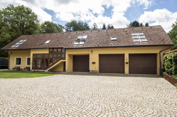 budova s aparmány - Prodej zemědělského objektu 550 m², Strmilov