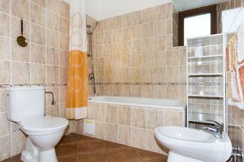 jeden z apartmánů k pronájmu - Prodej zemědělského objektu 550 m², Strmilov