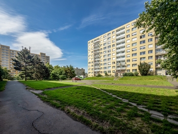 Okolí domu - Prodej bytu 3+kk v osobním vlastnictví 62 m², Praha 4 - Chodov