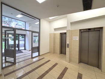 Společně prostory domu - Pronájem bytu 3+kk v osobním vlastnictví 126 m², Praha 9 - Vysočany