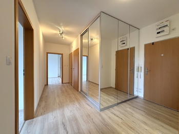 Chodba - Pronájem bytu 3+kk v osobním vlastnictví 126 m², Praha 9 - Vysočany