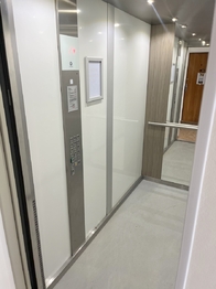 Výtah - Pronájem bytu 2+kk v osobním vlastnictví 47 m², Praha 8 - Kobylisy