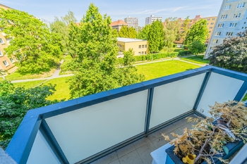 Pohled z balkónu - Prodej bytu 3+1 v osobním vlastnictví 70 m², Kladno