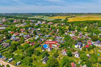 Pohled na chatovou osadu - Prodej chaty / chalupy 37 m², Praha 5 - Velká Chuchle