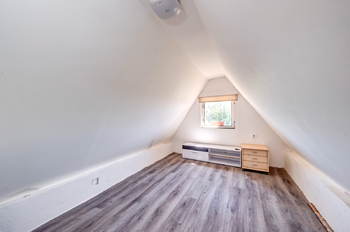 Pochozí podkroví chatky - Prodej chaty / chalupy 37 m², Praha 5 - Velká Chuchle