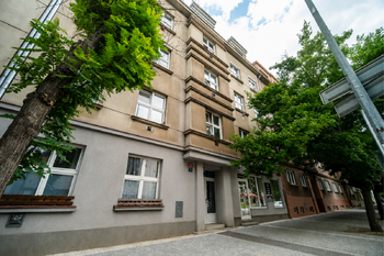 Pohled z ulice - Pronájem bytu 2+kk v osobním vlastnictví 39 m², Praha 4 - Braník