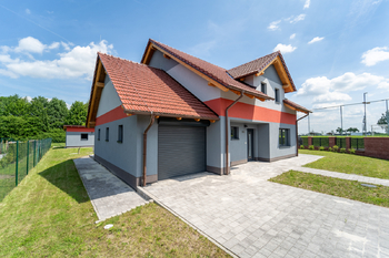Prodej domu 180 m², Všechlapy