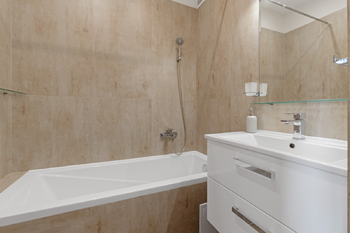 koupelna - Pronájem bytu 2+1 v osobním vlastnictví 50 m², Praha 10 - Strašnice