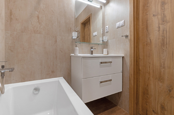 koupelna - Pronájem bytu 2+1 v osobním vlastnictví 50 m², Praha 10 - Strašnice
