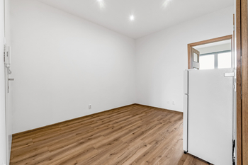 hala pro kuchyňský kout - Pronájem bytu 2+1 v osobním vlastnictví 50 m², Praha 10 - Strašnice