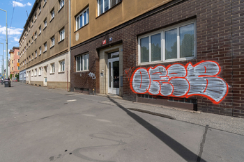 vchod - Pronájem bytu 2+1 v osobním vlastnictví 50 m², Praha 10 - Strašnice