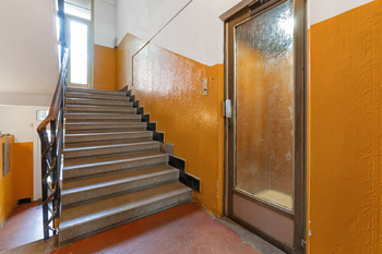 společné prostory - Pronájem bytu 2+1 v osobním vlastnictví 50 m², Praha 10 - Strašnice
