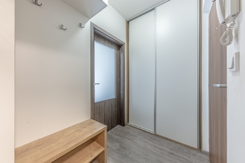 Prodej bytu 1+kk v osobním vlastnictví 31 m², Praha 9 - Hloubětín