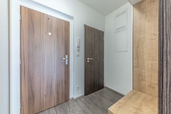 Prodej bytu 1+kk v osobním vlastnictví 31 m², Praha 9 - Hloubětín