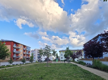 hřistě - Pronájem bytu 2+kk v osobním vlastnictví 46 m², Šlapanice