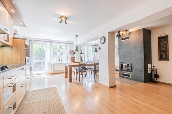 kuchyň - Prodej domu 190 m², Braškov