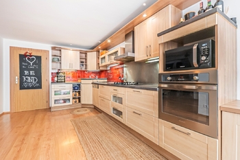 kuchyň - Prodej domu 190 m², Braškov