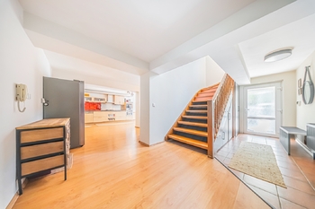 vstupní hala - Prodej domu 190 m², Braškov