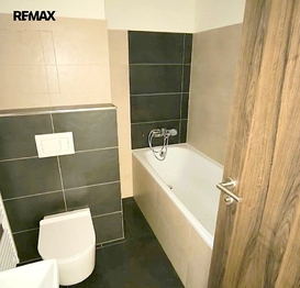 Koupelna s WC - Pronájem bytu 2+kk v osobním vlastnictví 42 m², Brandýs nad Labem-Stará Boleslav