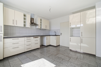 Kuchyně byt č. 1, Přízemí - Prodej domu 250 m², Kasejovice