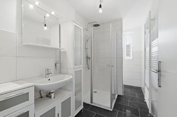 Koupelna byt č. 1, přízemí - Prodej domu 250 m², Kasejovice