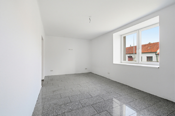 Pokoj byt č. 1, přízemí - Prodej domu 250 m², Kasejovice