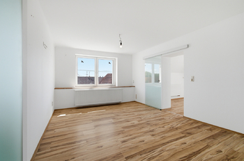 Obývací pokoj byt č. 4, patro - Prodej domu 250 m², Kasejovice