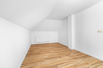 Ložnice byt č. 4, patro - Prodej domu 250 m², Kasejovice