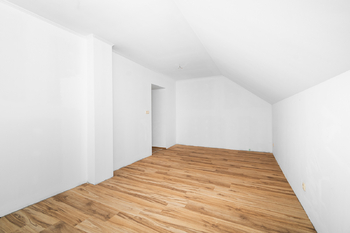 Ložnice byt č. 4, patro - Prodej domu 250 m², Kasejovice