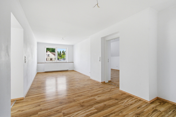 Obývací pokoj, byt č. 3, patro - Prodej domu 250 m², Kasejovice