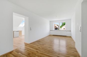 Obývací pokoj byt č. 3, patro - Prodej domu 250 m², Kasejovice