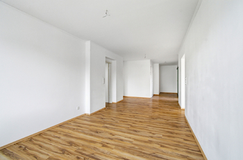 Obývací pokoj, byt č. 3, patro - Prodej domu 250 m², Kasejovice