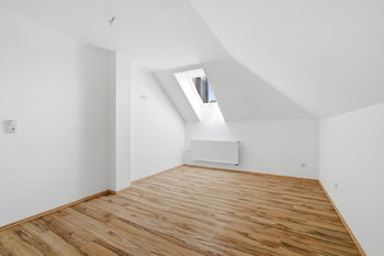 Ložnice byt č. 3, patro - Prodej domu 250 m², Kasejovice